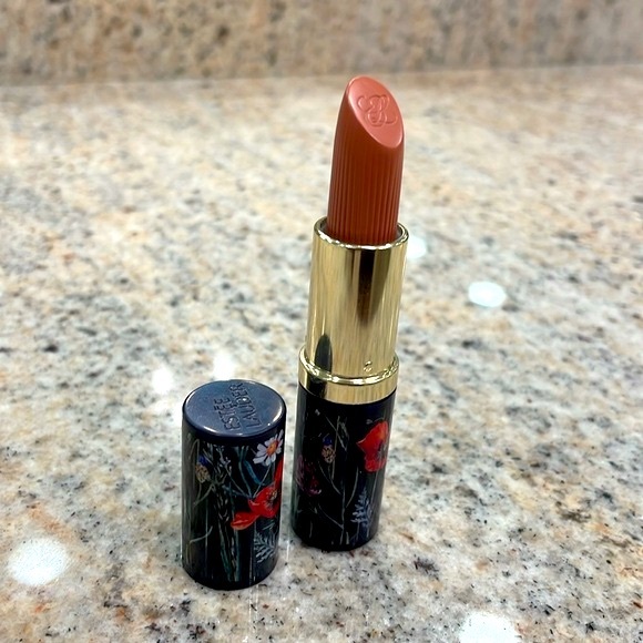 New Estee Lauder Lipstick - Modern Muse - Picture 2 of 3